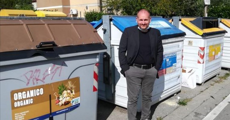 via i cassonetti, arriva il porta a porta