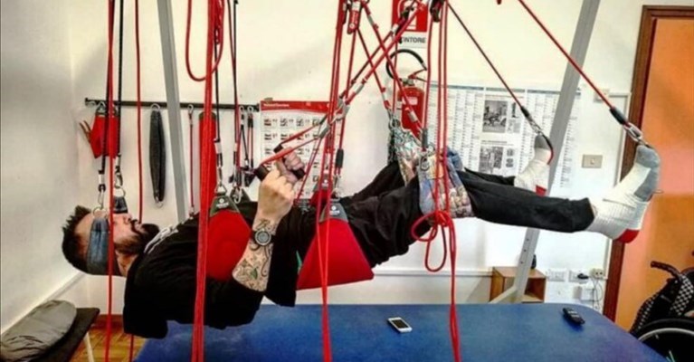 Antonio lotta per tornare in piedi