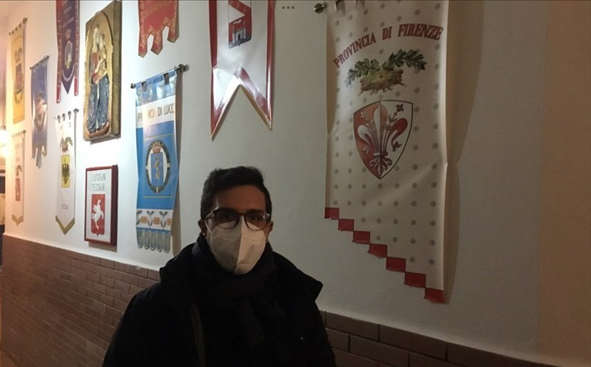 Gandola davanti al vecchio stemma