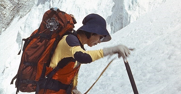 1975, Junko Tabei è la prima donna al monto a raggiungere la cima dell'Everest