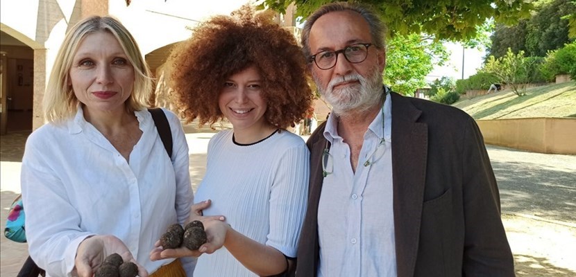 Le polpette d'argilla lanciate dai bambini