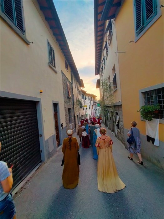 corteo per le vie del paese