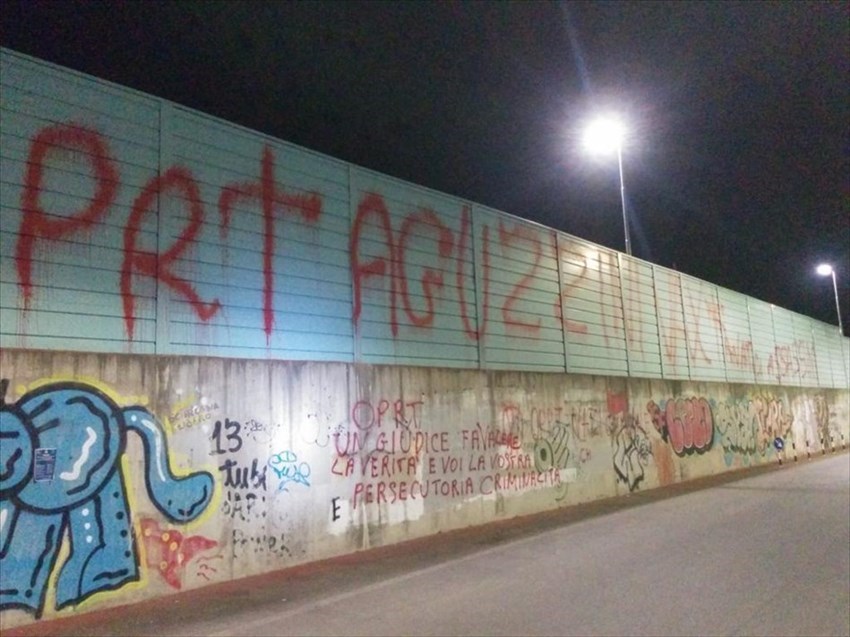 le scritte no vax