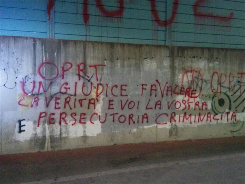 le scritte no vax