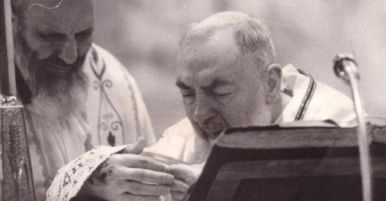 1910, Pio da Pietralcina diventa sacerdote