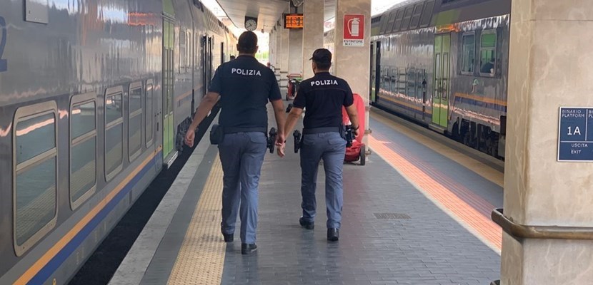 Polizia alla stazione