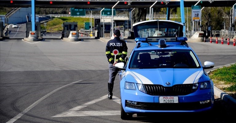 Alla guida dell’auto con la targa rubata: fermato dalla Polizia di Stato