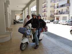 Girano l'Italia in vespa alla ricerca della Biodiversità. Dai semi nascerà un orto a Vicchio, nel podere magico di 'Tertulia'...