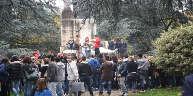Scuola: gli studenti del Chino Chini e del Giotto Ulivi in protesta davanti al Comune