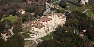 La nuova Vespa presentata a Villa Le Maschere