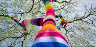 Barberino. Piazza Cavour si veste di maglia con Un Filo di …..”