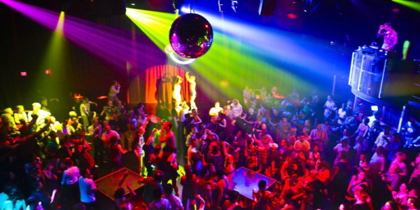 Ballo senza sballo. Prevenzione e navetta per la discoteca in Mugello