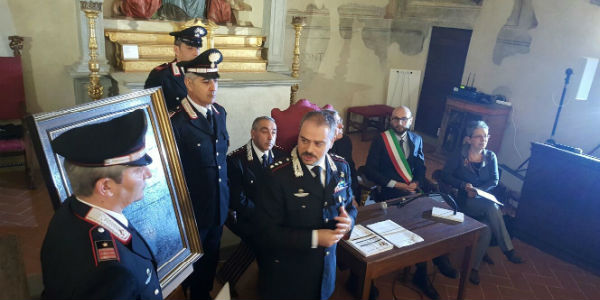 Mostra negata per non 'turbare' le altre religioni. Scuola nella bufera