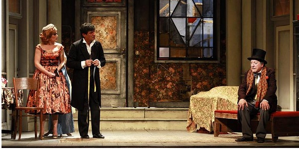 Borgo & il teatro. In scena adulteri ed equivoci, recensione della prima serata