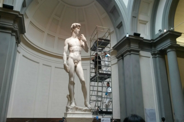 David di Michelangelo: la manuntenzione arriva dall’America