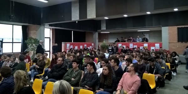 Tanti ragazzi per il giornalista 'antimafia'