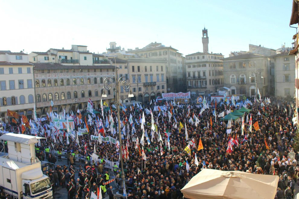 Salvini a Firenze: «Renzi? A casa». E si candida a Premier