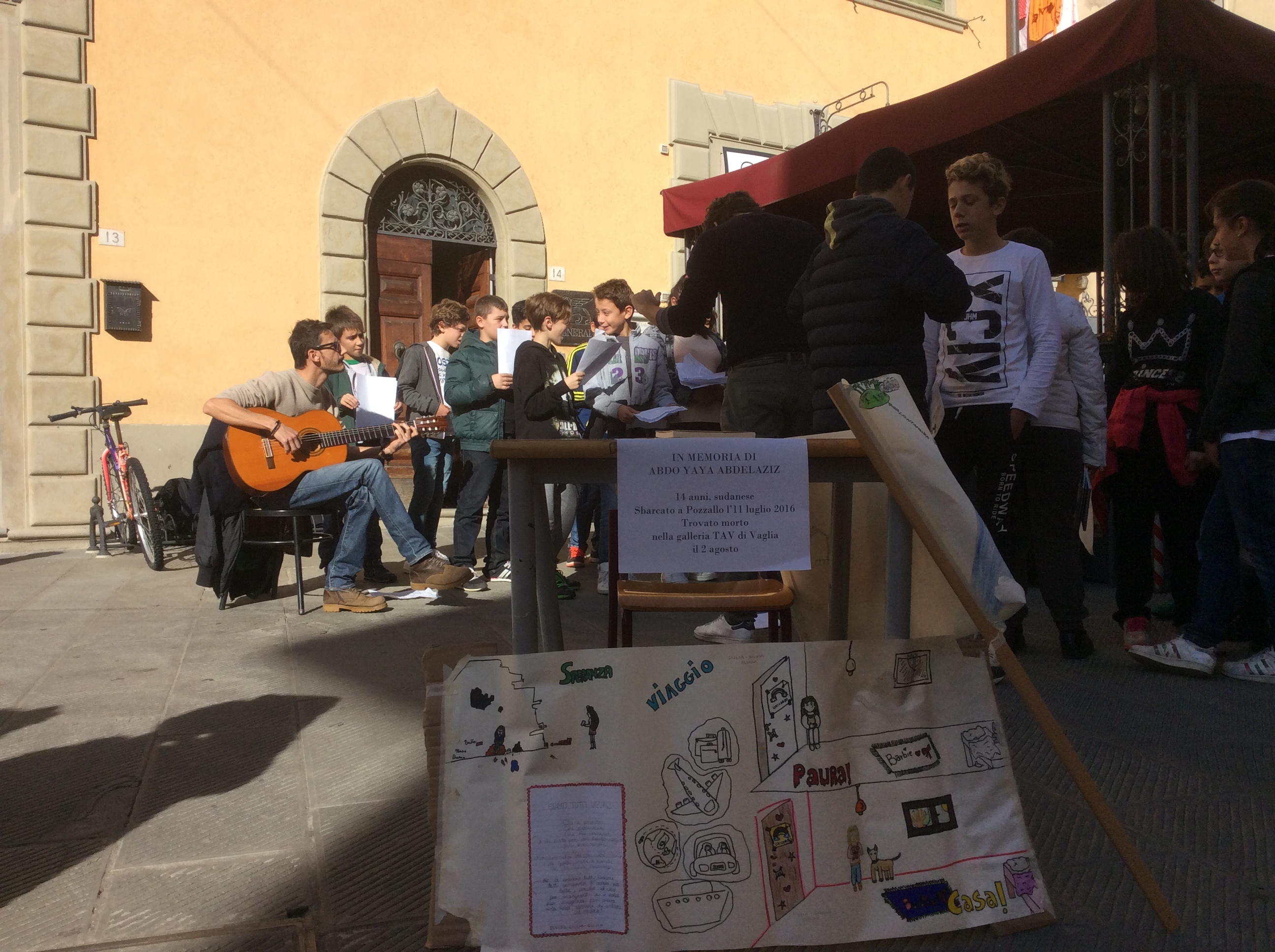 Borgo, gli studenti e i migranti. In ricordo del ragazzo morto nella galleria Vaglia