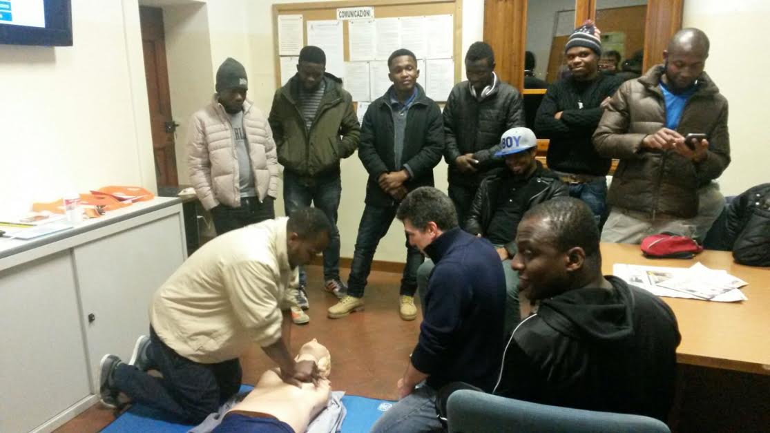 Accoglienza. Migranti al lavoro per la festa di carnevale di Fiesole