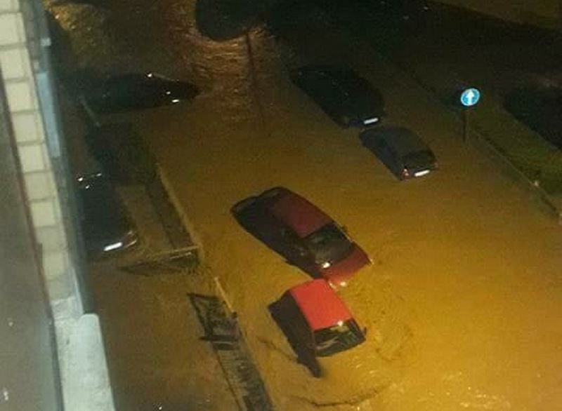 Maltempo a Livorno. Cinque morti e città allagata