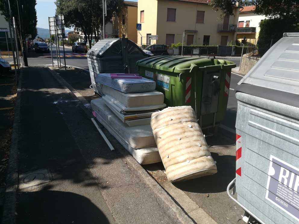 materassi-abbandonati-scarperia