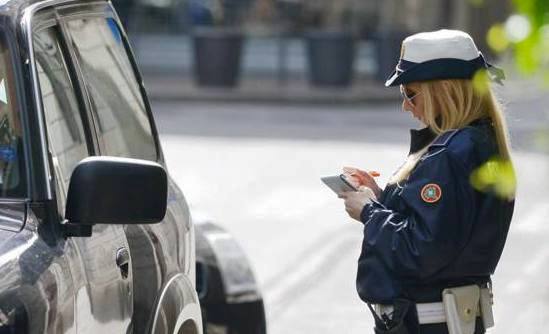 'Spostate quel camion': vigilessa insultata a Pratolino. Borchi: "Se processo comune parte civile"