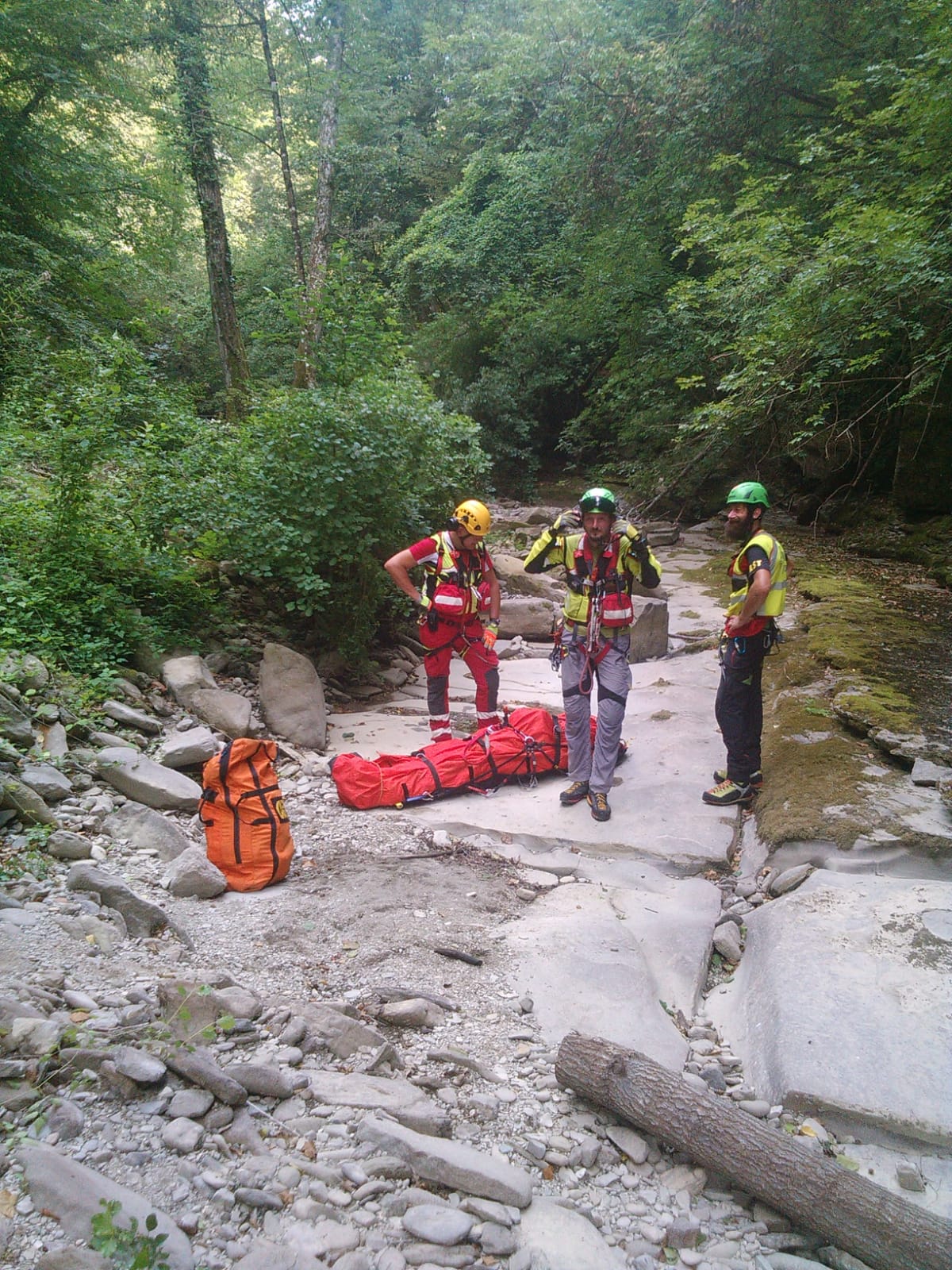 Conclusa l'operazione di recupero dell'escursionista caduto nel dirupo a Moscheta