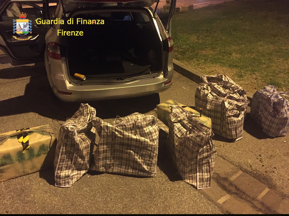 Camion con 700 Kg di hashish. Maxi sequestro della Finanza in provincia di Firenze