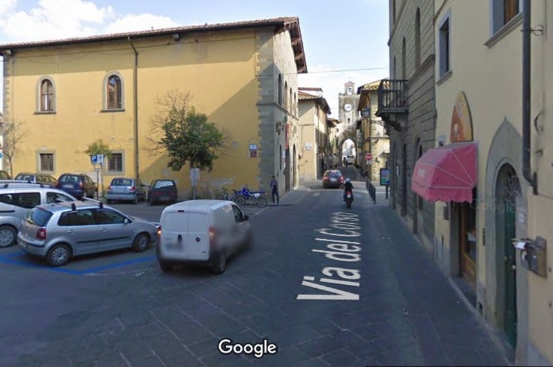 Ragazza causa incidente e scappa. Disavventura shock per la consigliera Periccioli