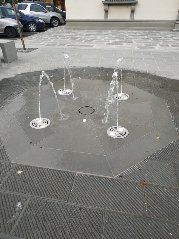 La fontana della discordia. Barlotti: 'Spreco e potenziale pericolo"