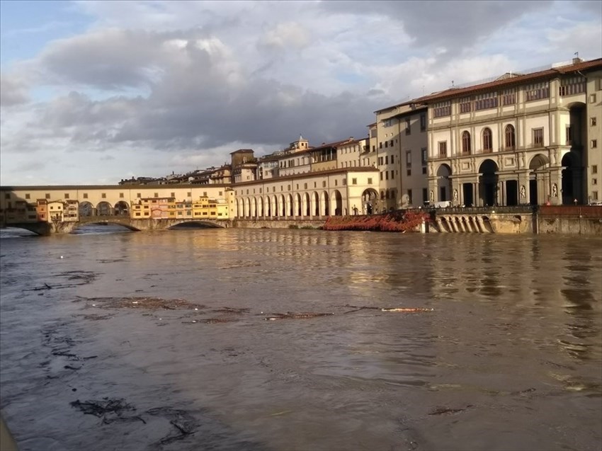 L'ondata di piena in centro