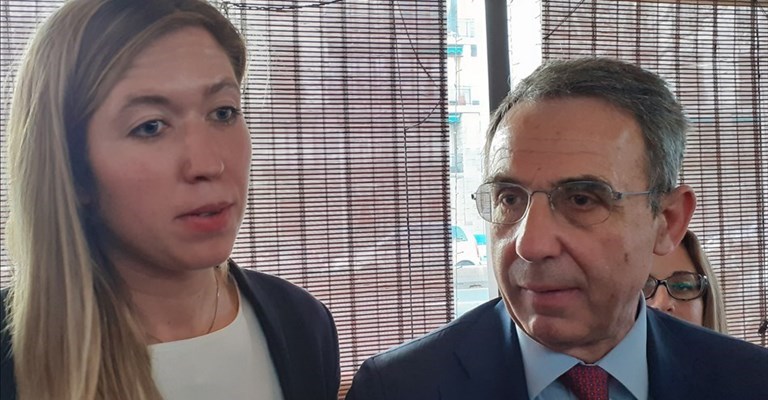 Il Ministro all'ambiente Sergio Costa insieme all'Onorevole Yana Chiara Ehm