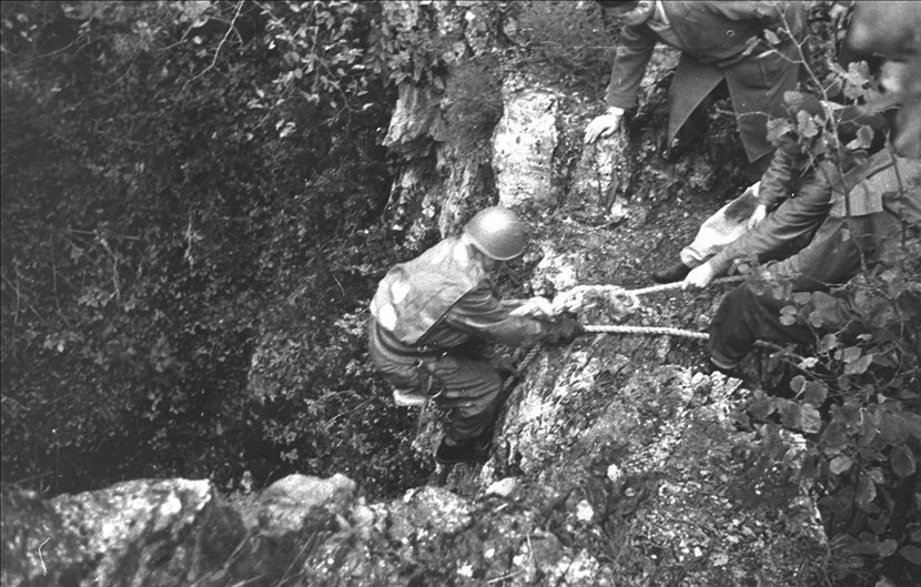 Recupero corpi foibe