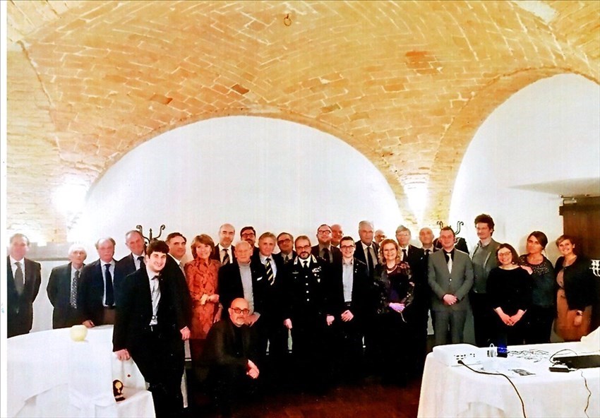 Il maggiore Lanfranco Disibio con gli amici mugellani dopo la sua “Lectio Magistralis” sull’attività del Nucleo Carabinieri Tutela del Patrimonio.