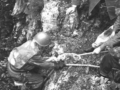 Recupero corpi foibe