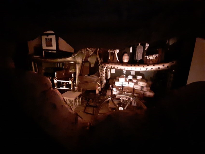 La visione dell'archeologo Carter nella breccia del muro al momento della scoperta