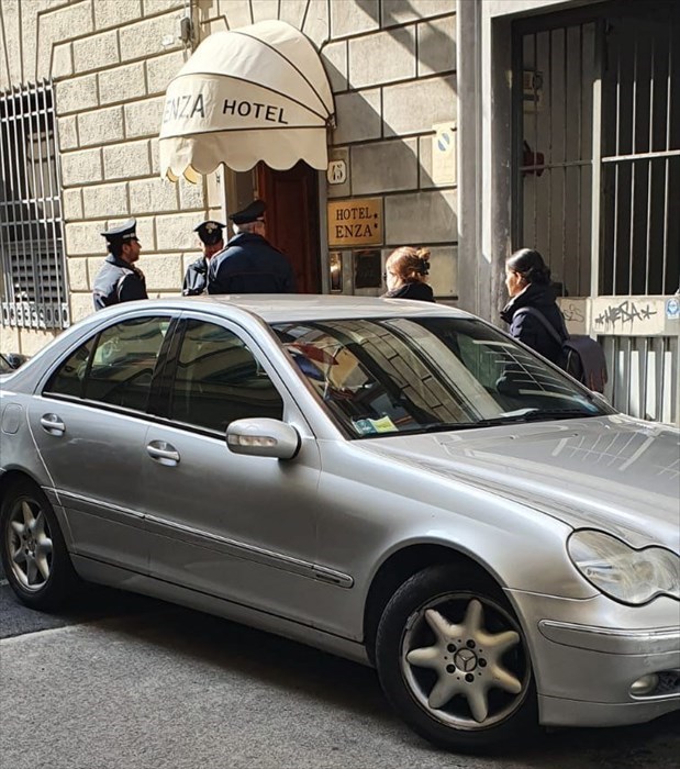 Intervento dei Carabinieri nell'Hotel dove è stata ritrovata una donna morta