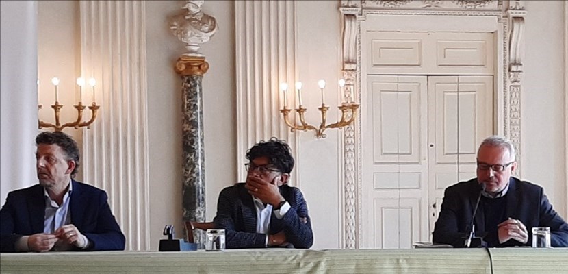 Marcello Veneizani al centro