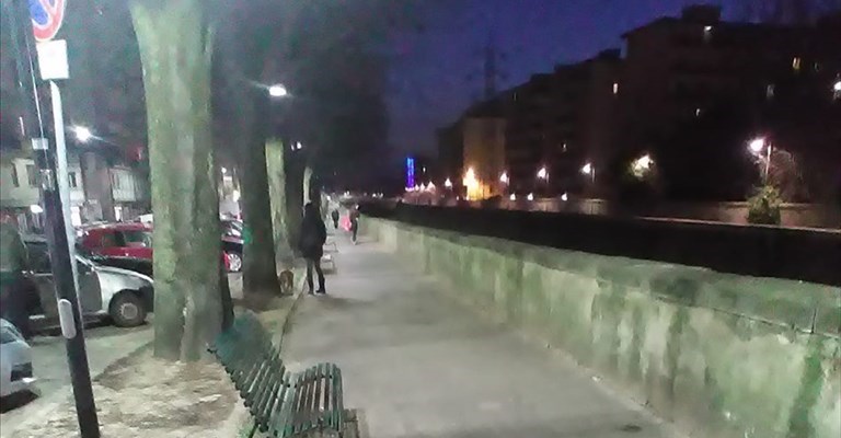 la nuova illuminazione sul marciapiede di viale Redi, lato Mugnone