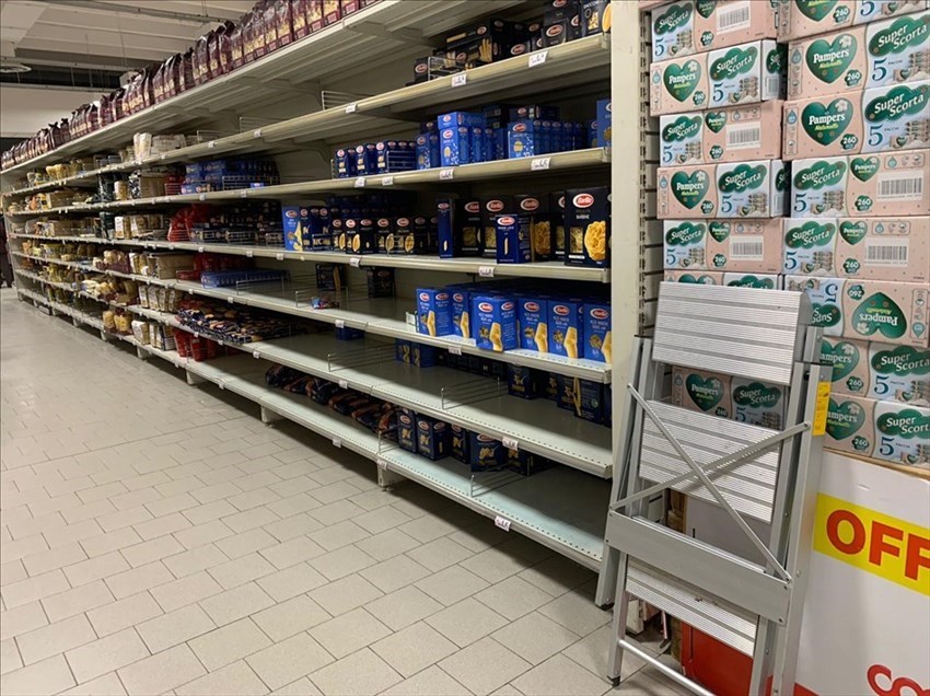 Situazione scaffali alla Coop di Borgo San Lorenzo (FI) il 24/02/2020