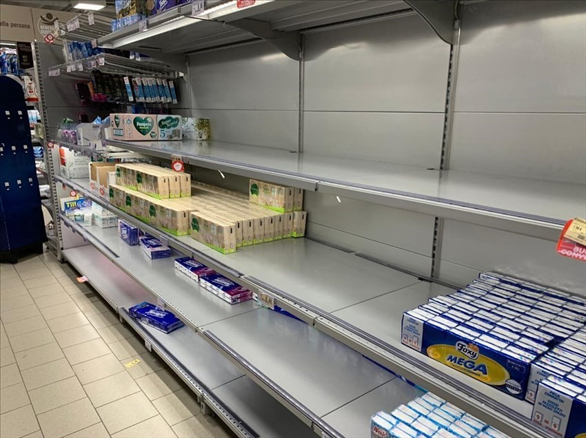 Situazione scaffali alla Coop di Borgo San Lorenzo (FI) il 24/02/2020