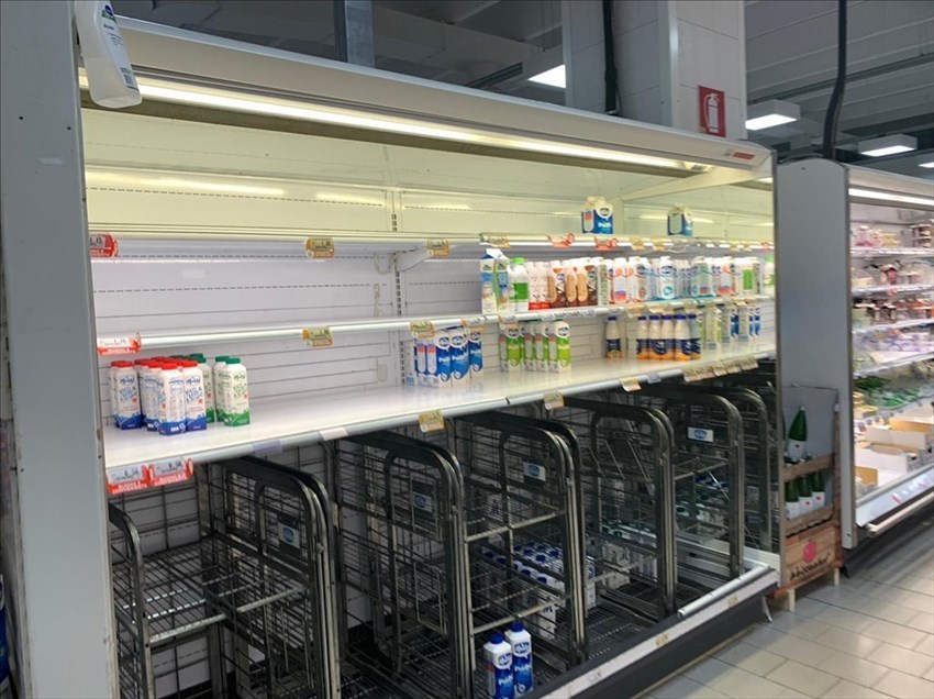 Situazione scaffali alla Coop di Borgo San Lorenzo (FI) il 24/02/2020