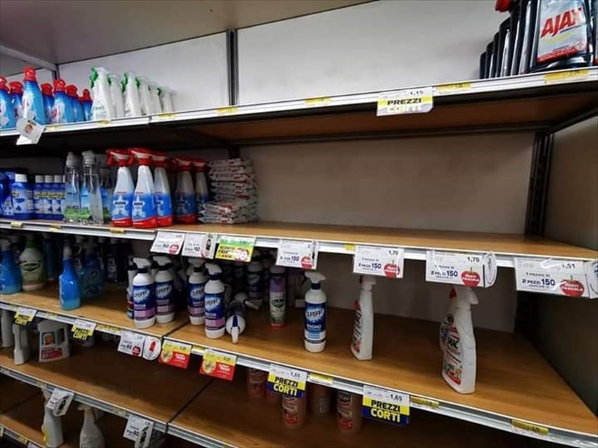 Situazione scaffali Esselunga del Gignoro a Firenze il 23/02/20