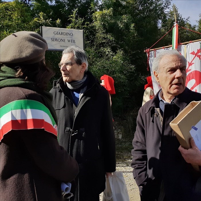 La cerimonia d'inaugurazione con la vicesindaca Cristina Giachi e i professori Giancarlo Gaeta e Marco Vannini