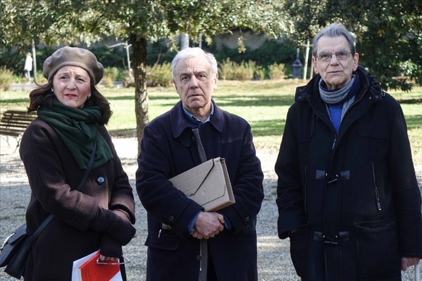 La cerimonia d'inaugurazione con la vicesindaca Cristina Giachi e i professori Giancarlo Gaeta e Marco Vannini
