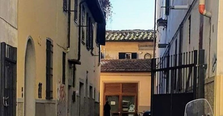 Via dell'Ortone con la cancellata apparsa all'improvviso