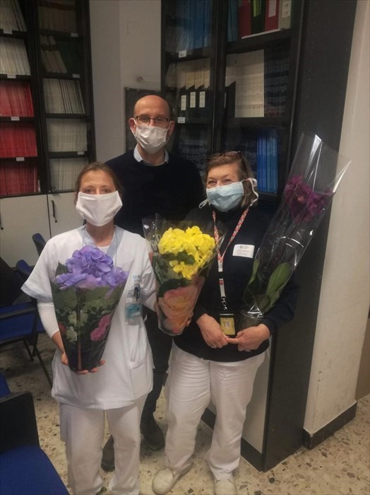 Vivaisti regalano fiori a medici e infermieri di Careggi