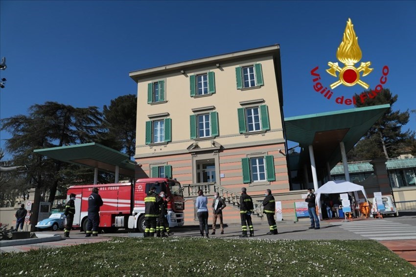 Meyer: vigili del fuoco portano la cioccolata ai piccoli pazienti