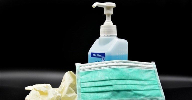 Gel e mascherine per i vigili