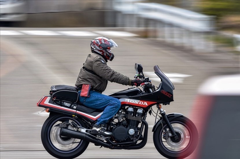 Motociclista in fuga